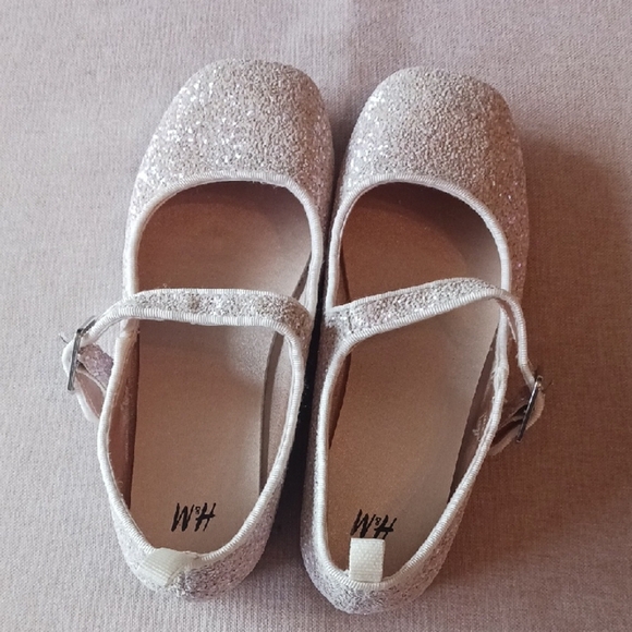 H&M Silver Dress Shoes Mary Jane Style - Picture 4 of 4